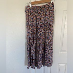 Floral midi tiered skirt, old navy size medium